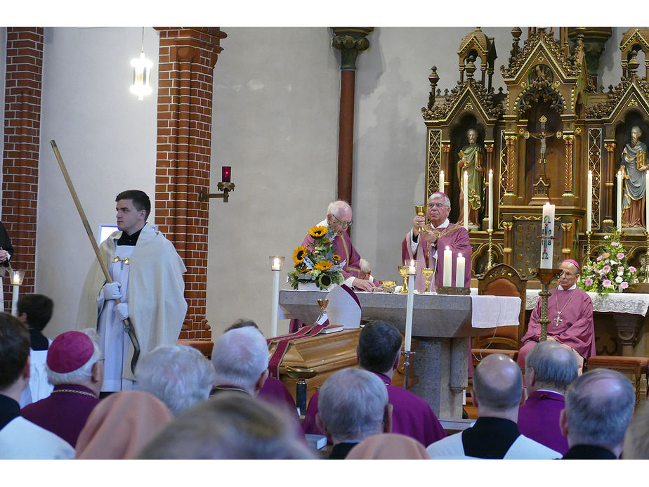 Pontifikalrequiem und Beisetzung von Weihbischof em. Johannes Kapp (Foto: Karl-Franz Thiede)